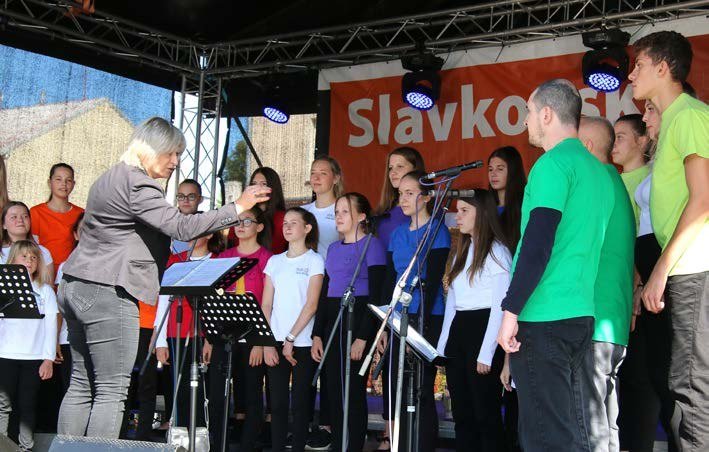 Pěvecké sbory na pódiu Slavkovských slavností (Slavkovský zpravodaj, 10/2019)