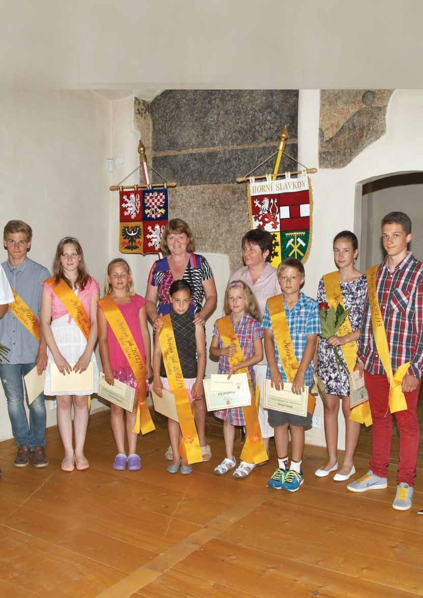 Ocenění nejlepších žáků města za školní rok 2012/2013 v renesančním Pluhově domě (Slavkovský zpravodaj, 7/2013)