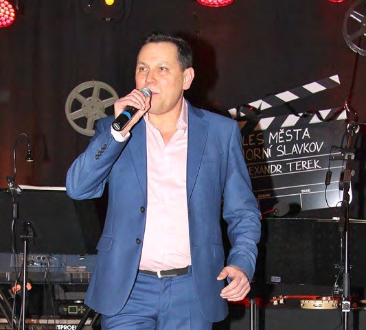Pěvecké vystoupení na 16. reprezentačním plese města (Slavkovský zpravodaj, 2/2018)