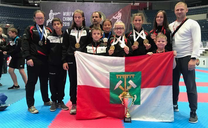 Slavkovští karatisté s medailemi na mistrovství světa v karate (Slavkovský zpravodaj, 9/2019)