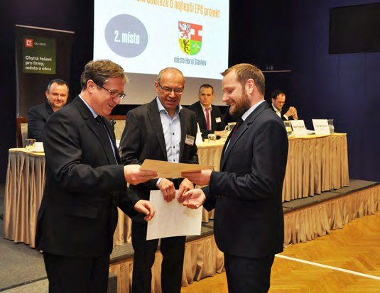 Předání ocenění za energeticky úsporný projekt (město obsadilo 2. místo) (Slavkovský zpravodaj, 3/2018)