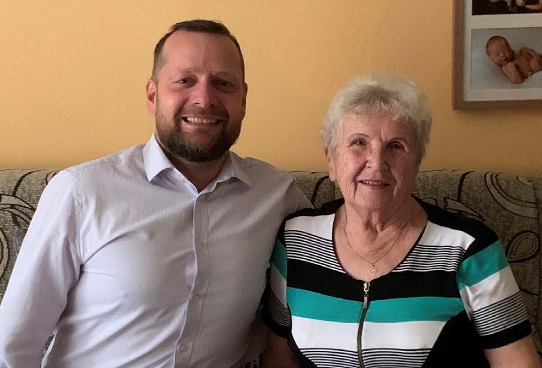 Starosta města blahopřeje jubilantce k životnímu výročí (Slavkovský zpravodaj, 2/2020)