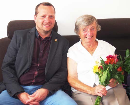 Gratulace k životnímu jubileu s kyticí (Slavkovský zpravodaj, 9/2016)