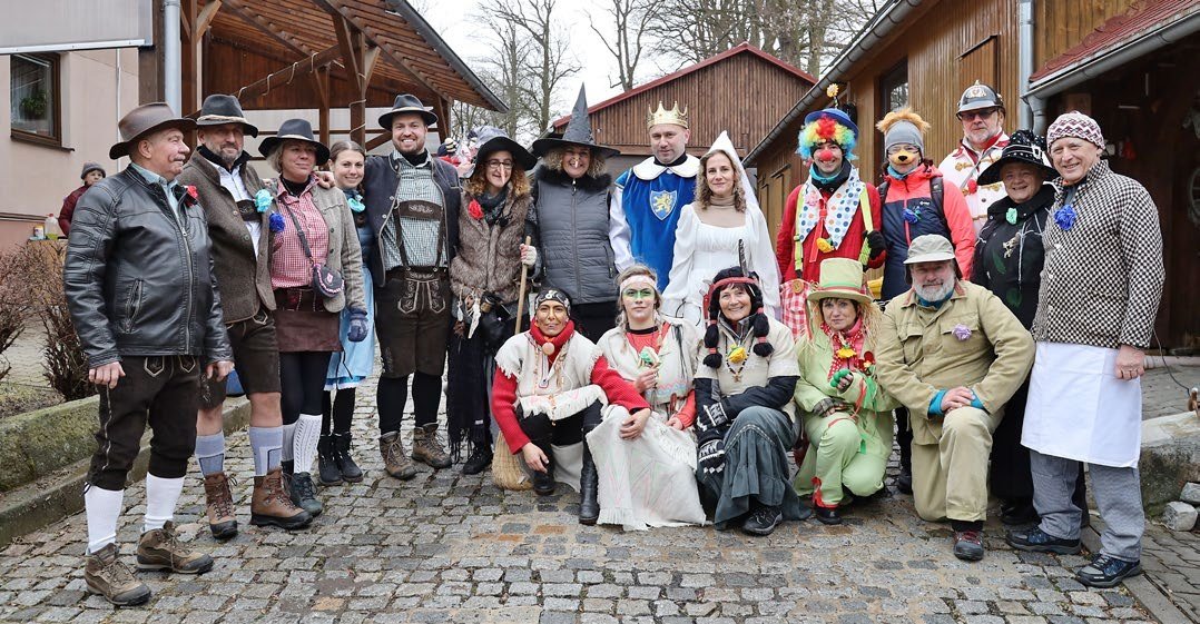 Masopustní veselí v maskách pod širým nebem (Slavkovský zpravodaj, 3/2024)