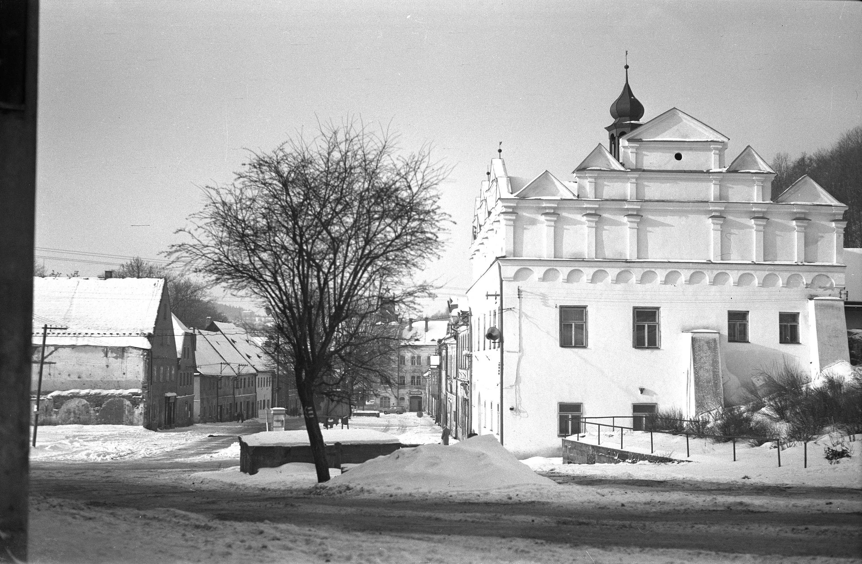 historická radnice a část náměstí Republiky
