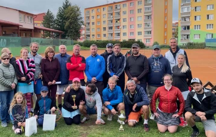 Účastníci sportovní akce ve městě (Slavkovský zpravodaj, 11/2021)