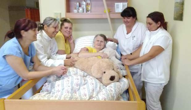 Členky SPOZ na návštěvě u seniorky (Slavkovský zpravodaj, 2/2020)