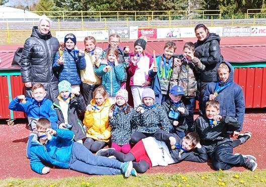 Žáci na sportovním závodě (Slavkovský zpravodaj, 7/2023)