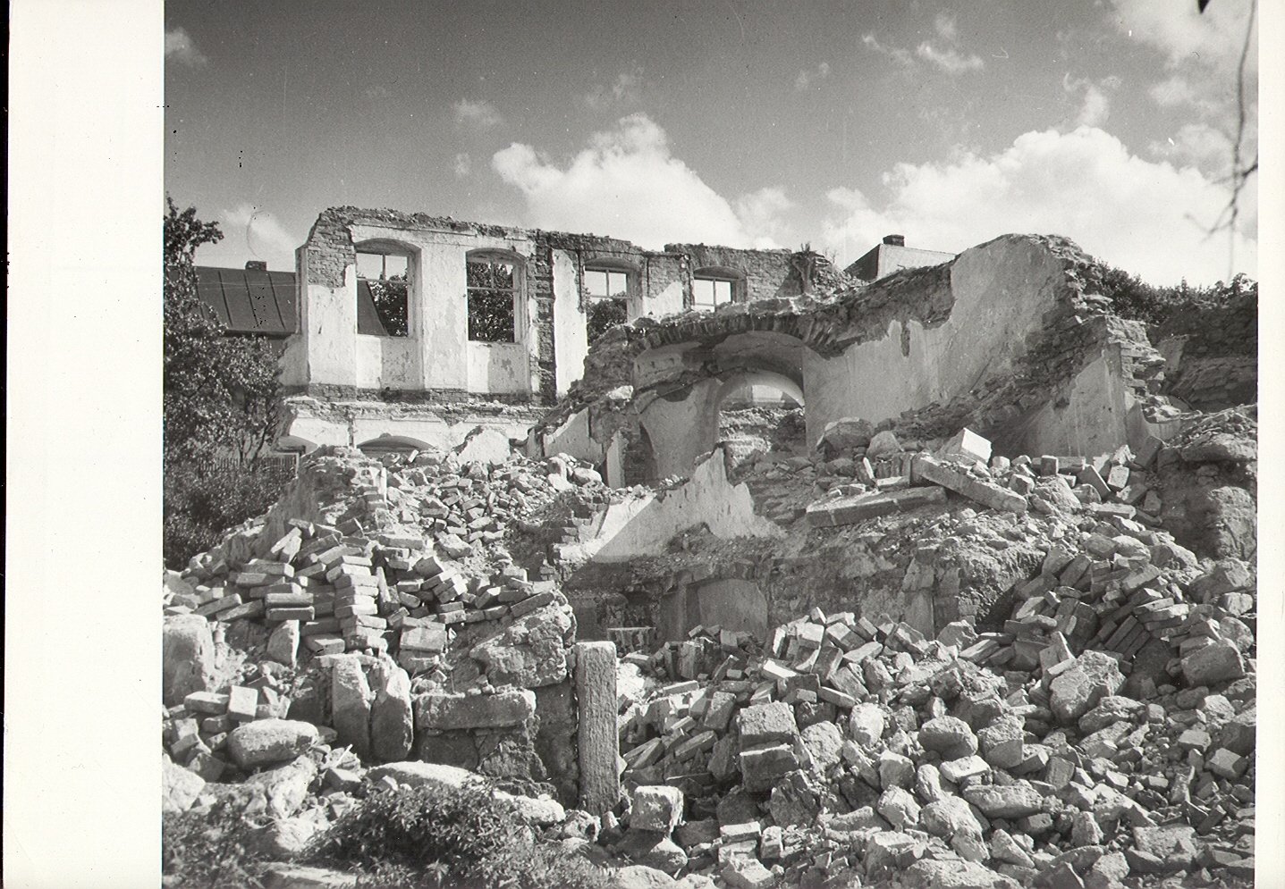 probíhající demolice domu č.p. 52