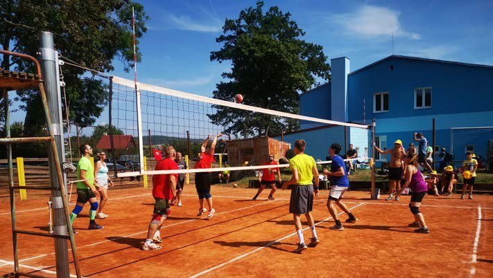 Volejbalový turnaj smíšených družstev na hřišti TJ Spartak (Slavkovský zpravodaj, 10/2019)
