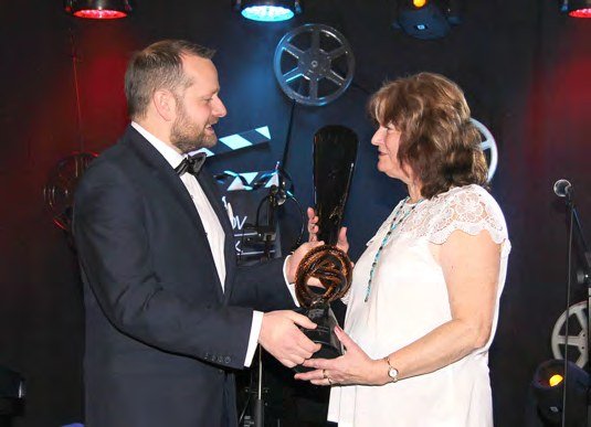 Předání Ceny města za rok 2017 na reprezentačním plese (Slavkovský zpravodaj, 2/2018)