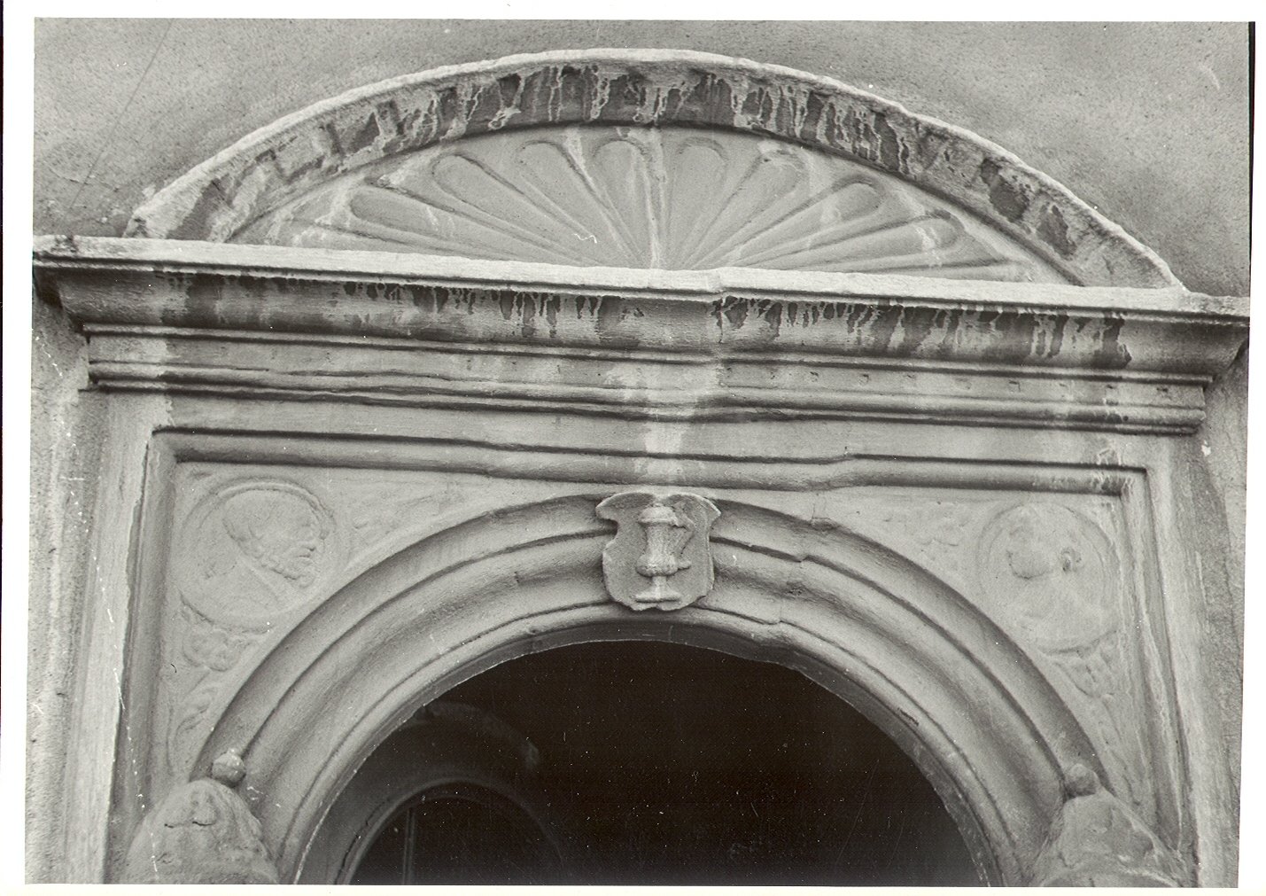 detail portálu domu č.p. 55
