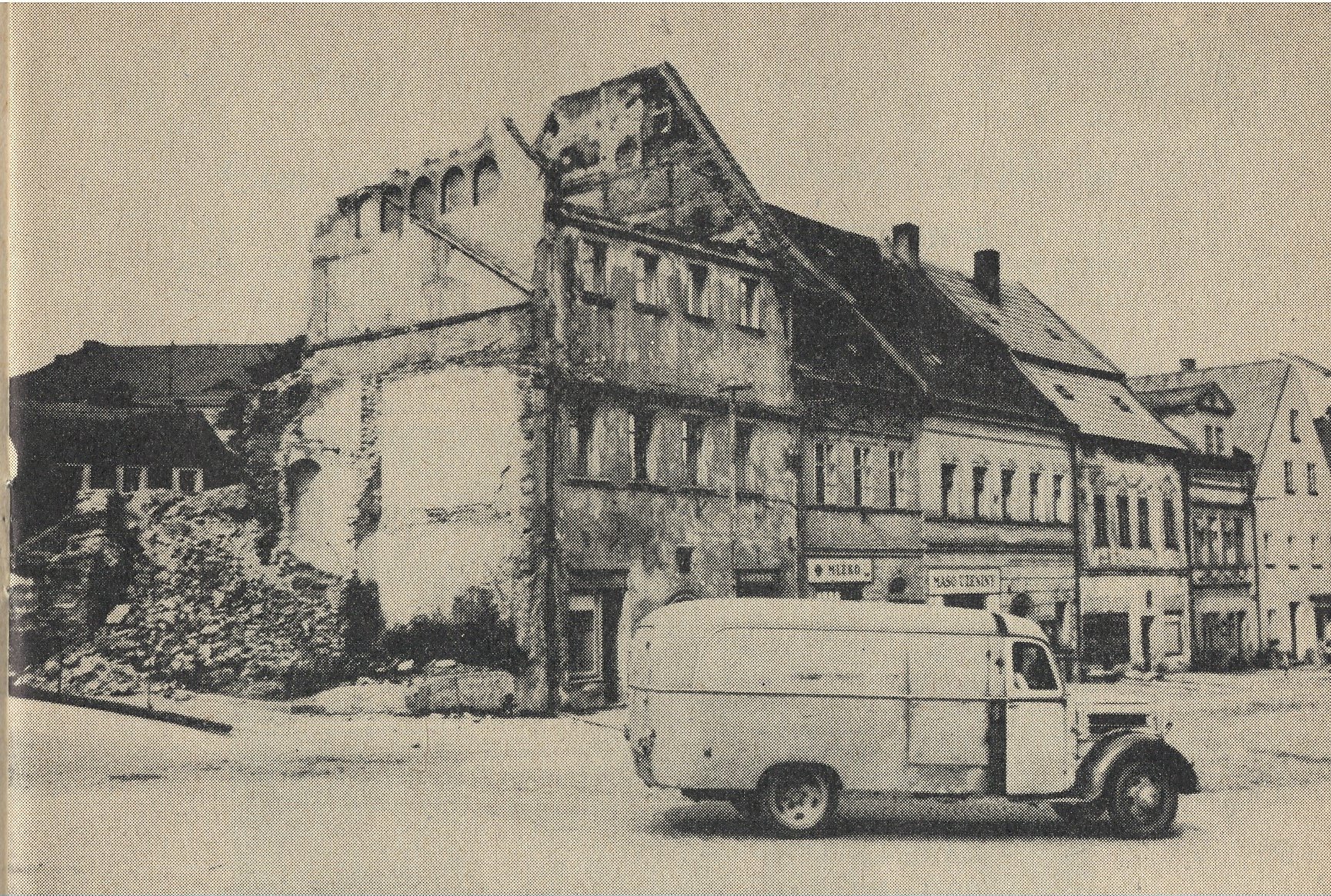 částečně zbořený Niedermannhaus