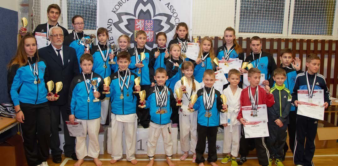 Ocenění dětí s diplomy (Slavkovský zpravodaj, 3/2016)