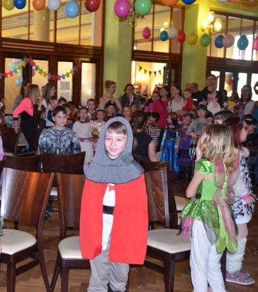 Děti v kostýmech na maškarním odpoledni (Slavkovský zpravodaj, 3/2019)