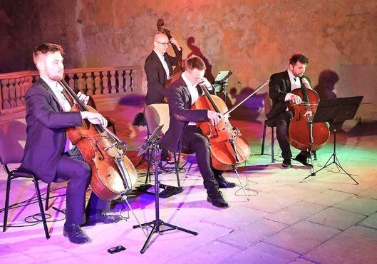 Vystoupení violoncellistů na koncertě (Slavkovský zpravodaj, 7/2023)