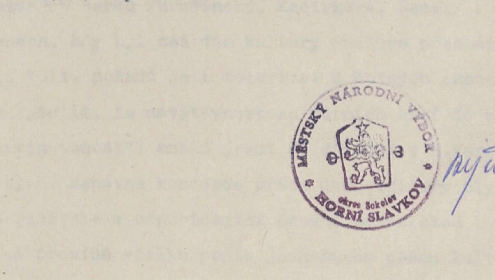 Otisk kulatého úředního razítka MĚSTSKÝ NÁRODNÍ VÝBOR HORNÍ SLAVKOV, okres Sokolov, se státním znakem ČSSR (lev), vpravo vedle něj inkoustový podpis