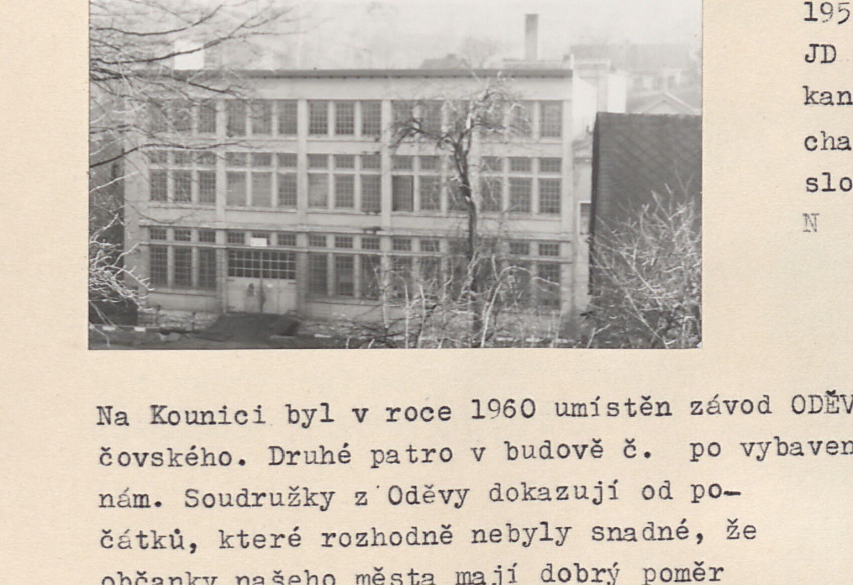 Patrová budova s mnoha okny - bývalá koželužna využívaná postupně jako sklad, opravna traktorové stanice ad.