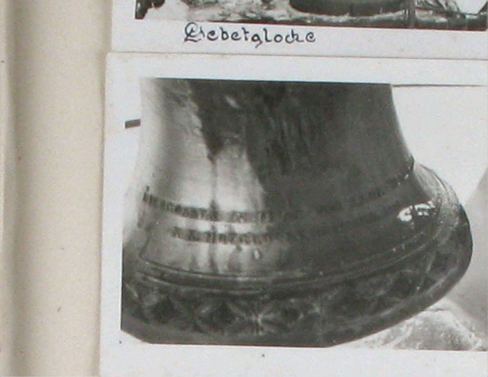 Detail velkého zvonu (plášť s reliéfem)