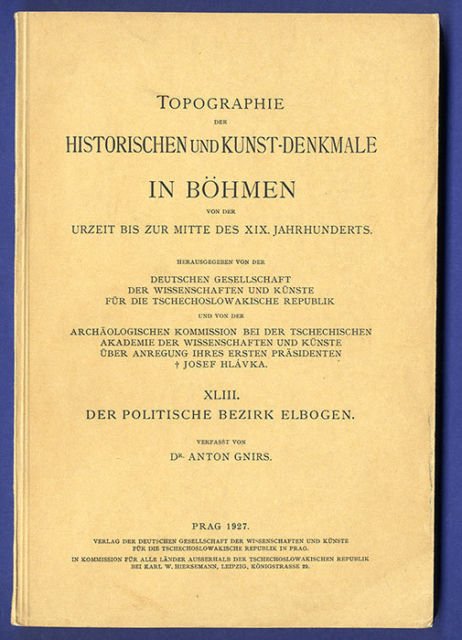 Snímek titulní strany knihy Dr. Antona Gnirse „Topographie der historischen und Kunst-Denkmale in Böhmen... XLIII. Der politische Bezirk Elbogen" (topografie historických a uměleckých památek v Čechách, svazek o politickém okrese Loket), vydané v Praze roku 1927. Název souboru „Gnirs" odkazuje na autora díla. Text na snímku: TOPOGRAPHIE DER HISTORISCHEN UND KUNST-DENKMALE IN BÖHMEN VON DER URZEIT BIS ZUR MITTE DES XIX. JAHRHUNDERTS. HERAUSGEGEBEN VON DER DEUTSCHEN GESELLSCHAFT DER WISSENSCHAFTEN UND KÜNSTE FÜR DIE TSCHECHOSLOWAKISCHE REPUBLIK UND VON DER ARCHÄOLOGISCHEN KOMMISSION BEI DER TSCHECHISCHEN AKADEMIE DER WISSENSCHAFTEN UND KÜNSTE ÜBER ANREGUNG IHRES ERSTEN PRÄSIDENTEN † JOSEF HLÁVKA. XLIII. DER POLITISCHE BEZIRK ELBOGEN. VERFASST VON Dr. ANTON GNIRS. PRAG 1927. VERLAG DER DEUTSCHEN GESELLSCHAFT DER WISSENSCHAFTEN UND KÜNSTE FÜR DIE TSCHECHOSLOWAKISCHEN REPUBLIK IN PRAG. IN KOMMISSION FÜR ALLE LÄNDER AUSSERHALB DER TSCHECHOSLOWAKISCHEN REPUBLIK BEI KARL W. HIERSEMANN, LEIPZIG