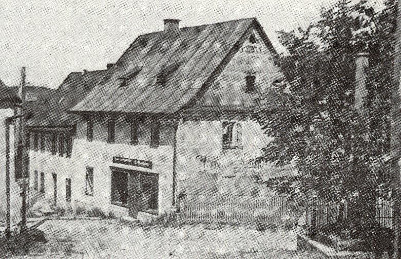 Ulice v Horním Slavkově (Kostelní ulice) s domem zvaným „Zeidler-Haus"