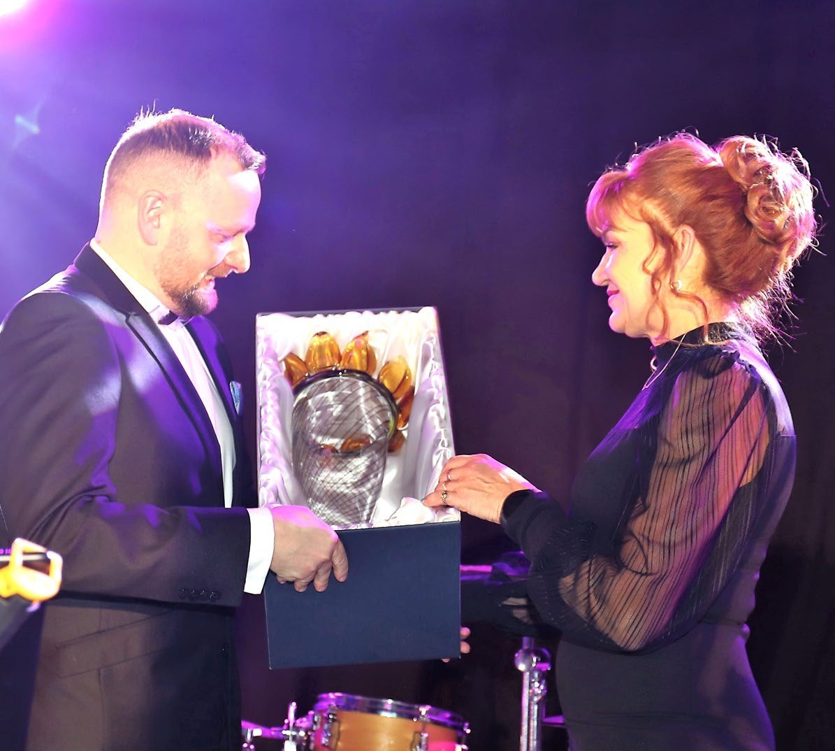 Předání Ceny města za rok 2022 na reprezentačním plese (Slavkovský zpravodaj, 3/2023)
