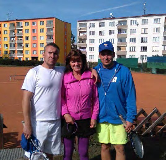 Hráči na tenisovém turnaji Spartaku Horní Slavkov (Slavkovský zpravodaj, 11/2015)