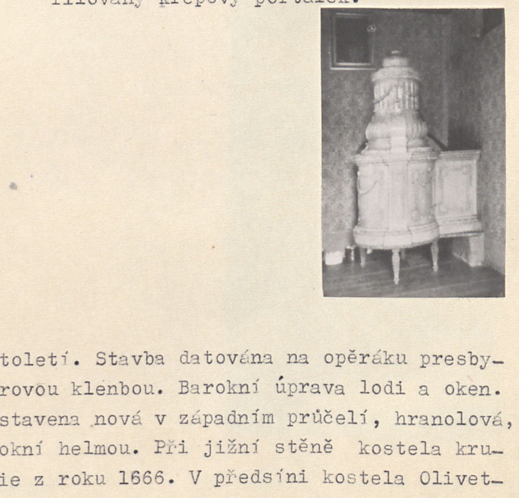 Čp. 177 — děkanství: barokní kachlová kamna Louis XVI. uvnitř budovy