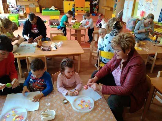 Tvořivé odpoledne s rodiči a dětmi ve venkovních prostorách (Slavkovský zpravodaj, 5/2017)