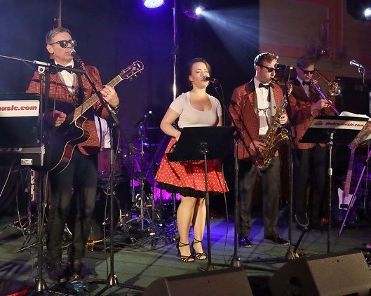Kapela Timbre Music hraje na reprezentačním plese (Slavkovský zpravodaj, 2/2024)