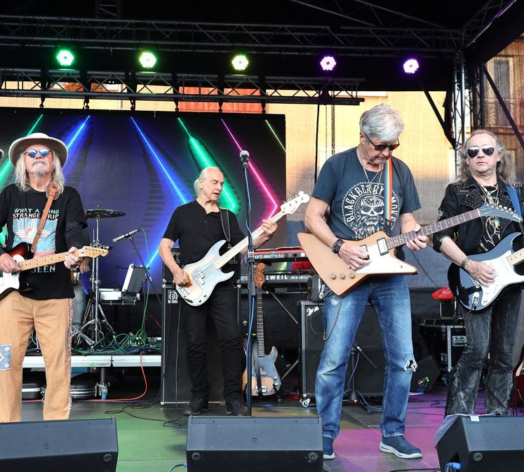 Koncert rockové kapely na Slavkovských slavnostech (Slavkovský zpravodaj, 10/2024)