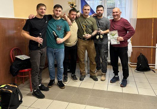 Společné foto týmu turnaje v sálové kopané (Slavkovský zpravodaj, 2/2024)