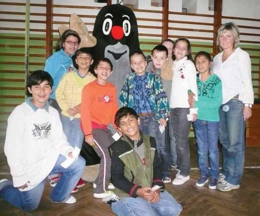 Den dětí s Krtečkem v tělocvičně základní školy praktické a speciální (Slavkovský zpravodaj, 7/2013)