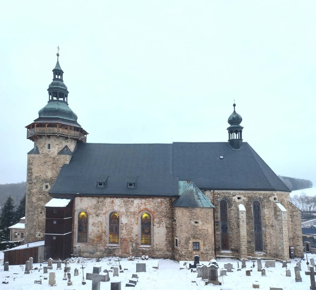 Zimní pohled na kostel sv. Jiří s hřbitovem (Slavkovský zpravodaj, 1/2023)
