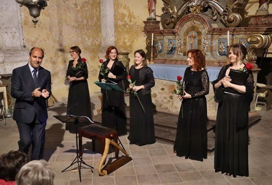 Ženský vokální soubor Tiburtina ensemble v kostele sv. Anny (Slavkovský zpravodaj, 10/2023)