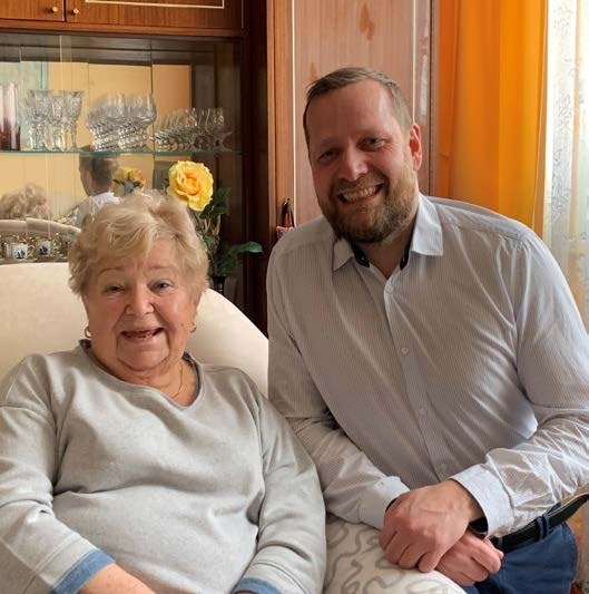 Starosta města gratuluje jubilantce k 80. narozeninám (Slavkovský zpravodaj, 3/2020)