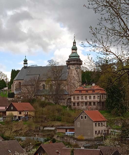 Pohled na město s kostelem sv. Jiří (Slavkovský zpravodaj, 9/2021)