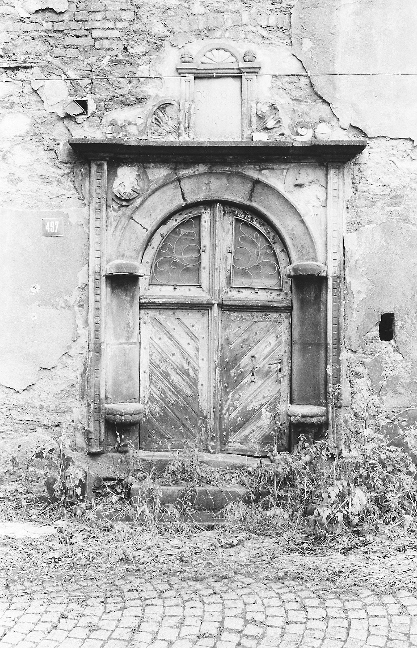 detail portálu domu č.p. 497