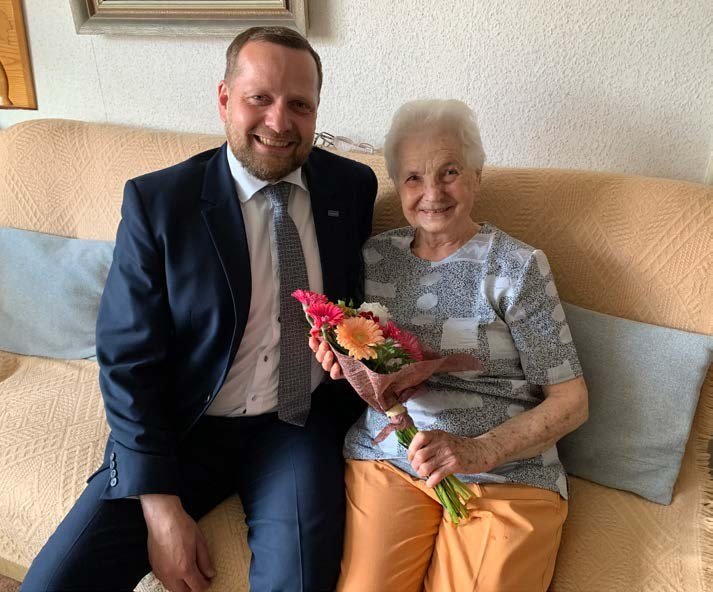Starosta města blahopřeje jubilantce k 85. narozeninám (Slavkovský zpravodaj, 7/2020)