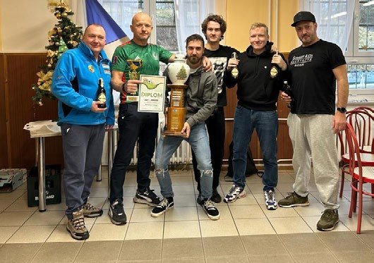 Družstvo vánočního turnaje v sálové kopané Bernard's cup (Slavkovský zpravodaj, 2/2024)