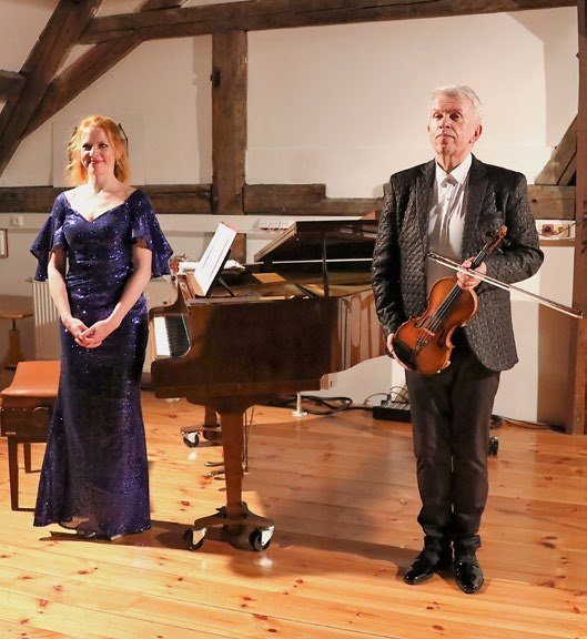 Houslový recitál Jaroslava Svěceného v Pluhově domě (Slavkovský zpravodaj, 3/2023)