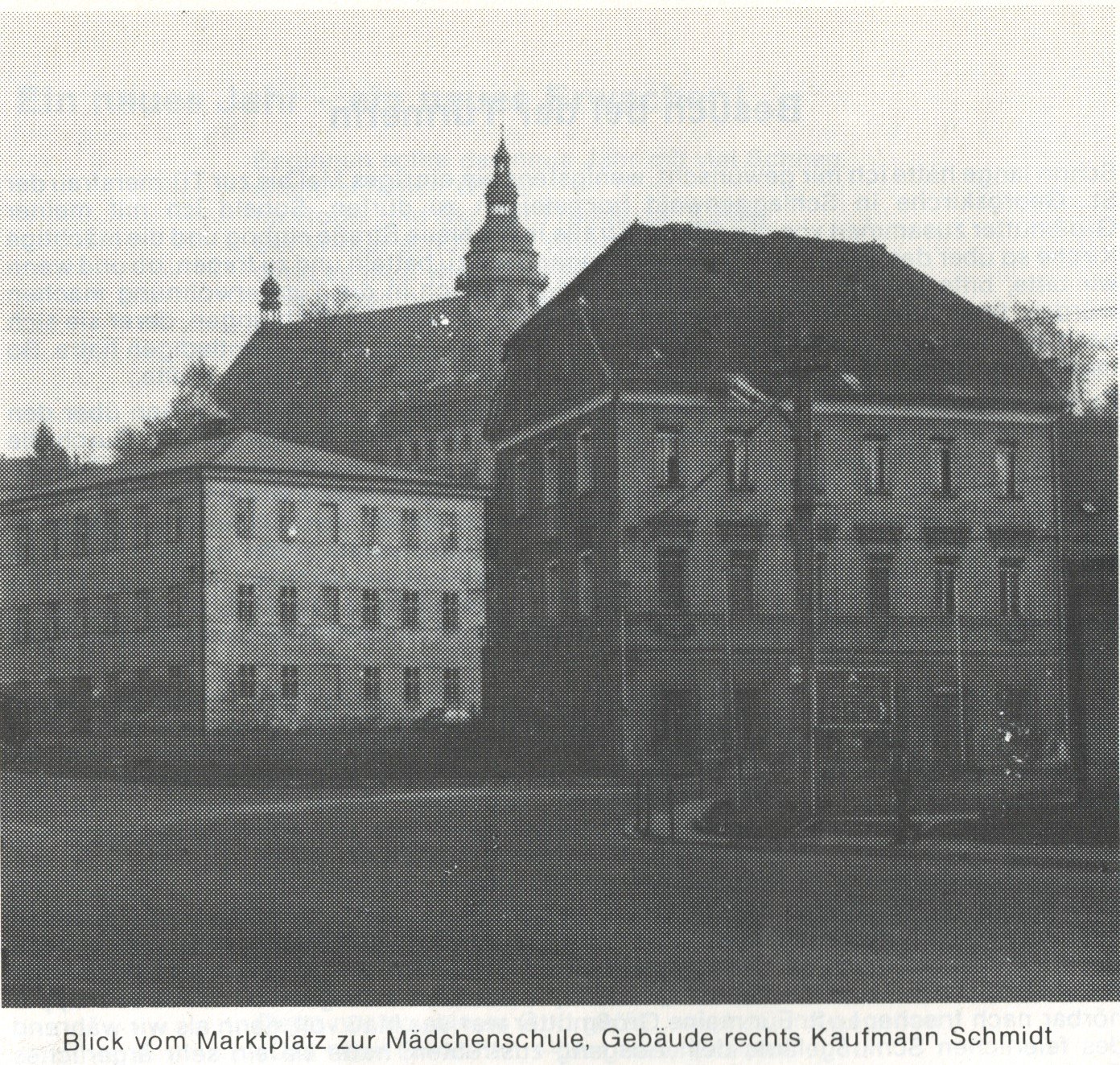 zleva č.p. 217 (dívčí škola) a č.p. 223 (obchodník Schmidt)