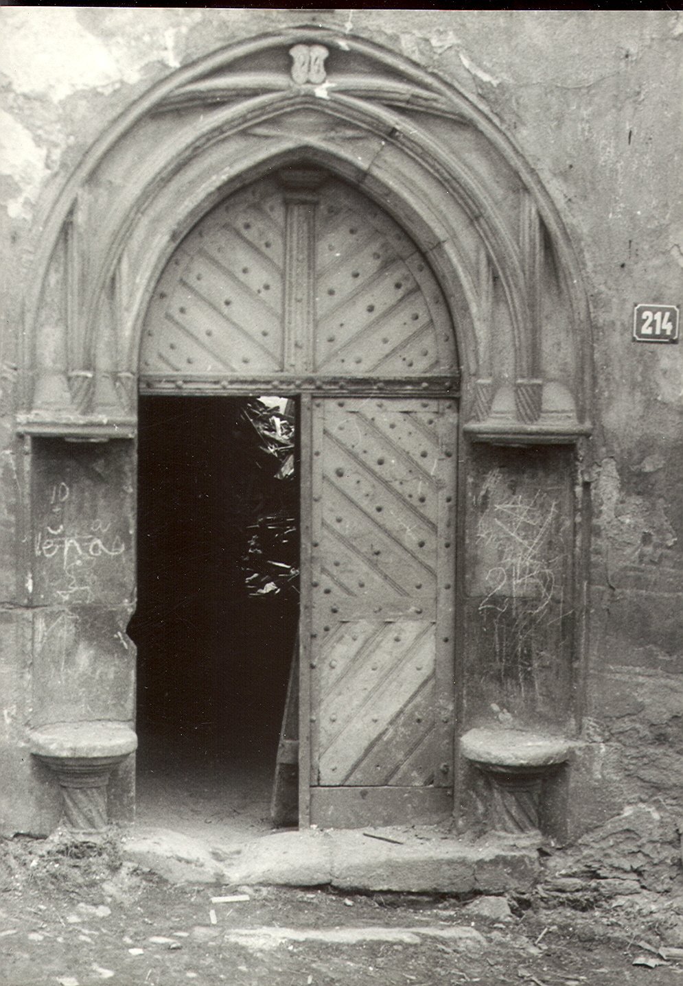 detail portálu domu č.p. 214 (ZUŠ)