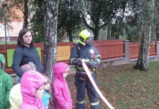 Cvičný požární poplach v mateřské škole s hasiči (Slavkovský zpravodaj, 12/2016)